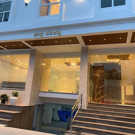 Jesta Residency Hotel Hassan Buitenkant foto