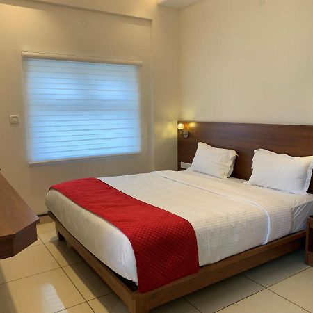 Jesta Residency Hotel Hassan Buitenkant foto