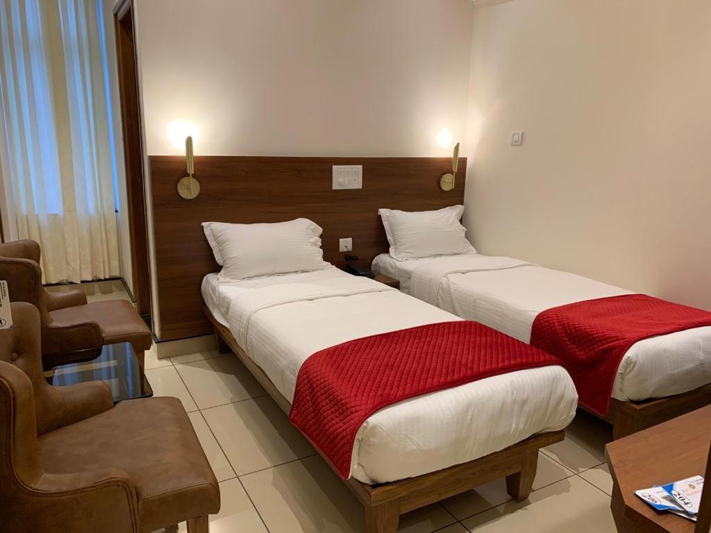 Jesta Residency Hotel Hassan Buitenkant foto