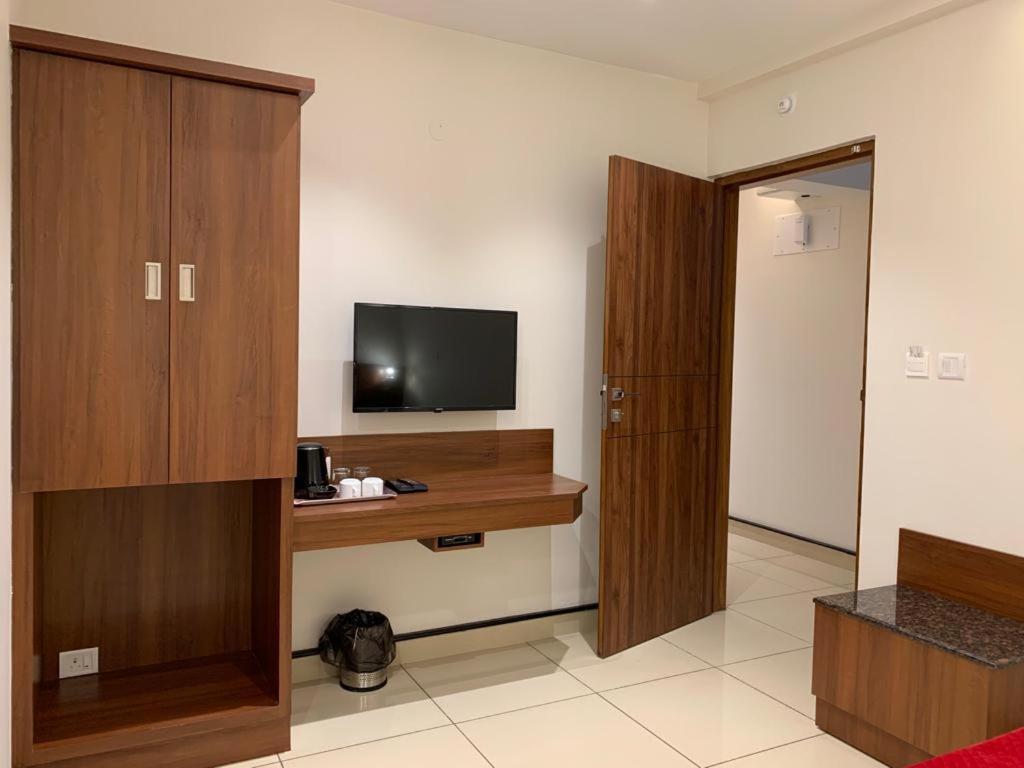 Jesta Residency Hotel Hassan Buitenkant foto