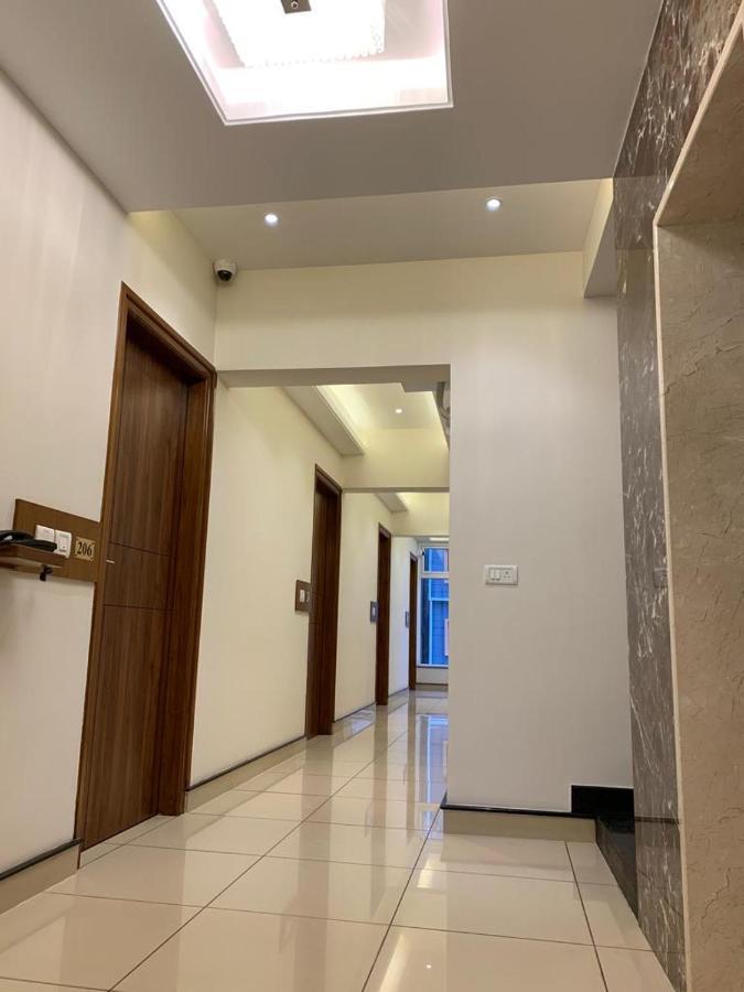 Jesta Residency Hotel Hassan Buitenkant foto