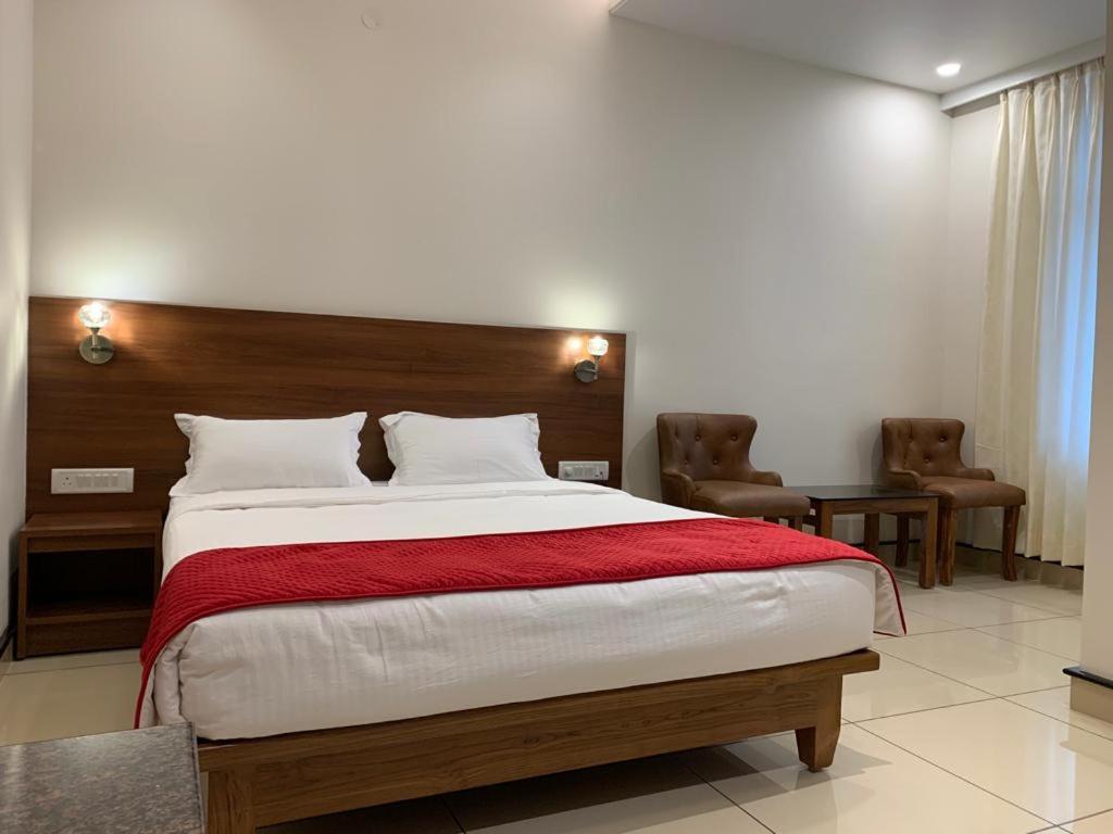 Jesta Residency Hotel Hassan Buitenkant foto