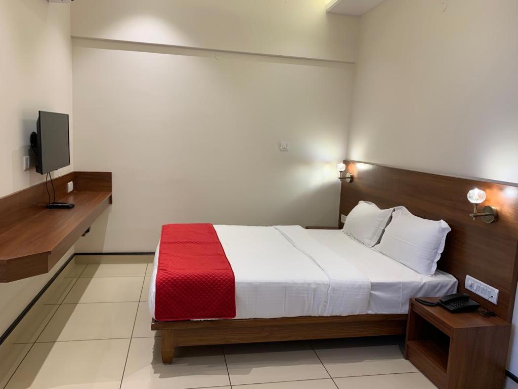Jesta Residency Hotel Hassan Buitenkant foto