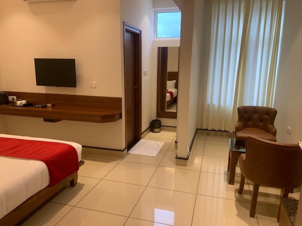 Jesta Residency Hotel Hassan Buitenkant foto