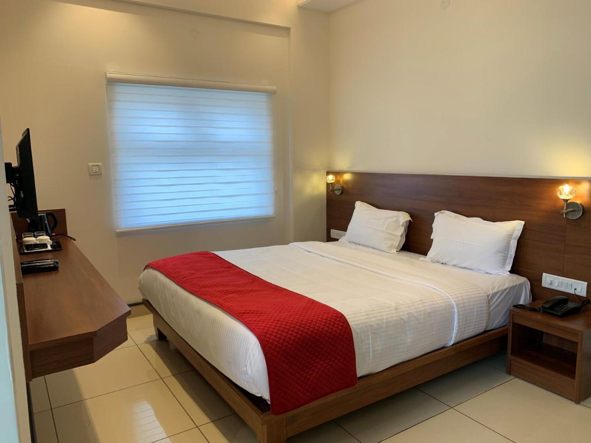 Jesta Residency Hotel Hassan Buitenkant foto