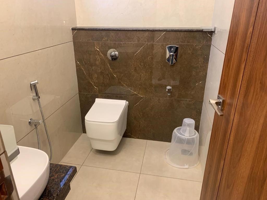 Jesta Residency Hotel Hassan Buitenkant foto